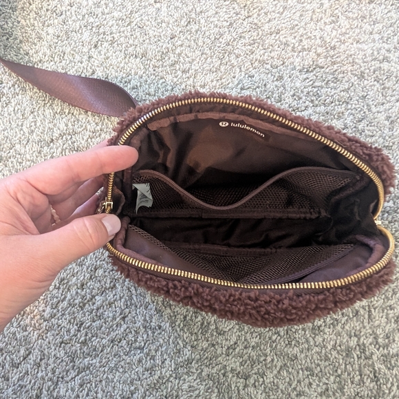 Lululemon Athletica Brown Fleece Belt Bag - Picture 4 of 7
